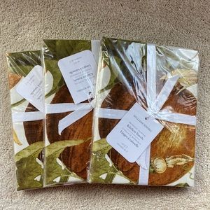Botanical Pumpkin towels-3 packs of 2 in original packing.